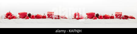 Sfondo per il natale banner con molti regali e baubles Foto Stock