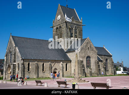 Sainte-Mere-Eglise chiesa Manche Normandia Francia Foto Stock