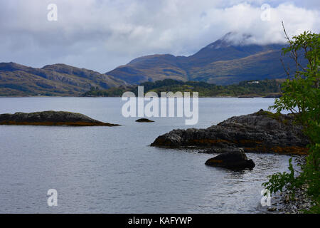 Guardando lungo il loch ailort glenuig al suono del moidart arisaig un861 Fort William highlands scozzesi Foto Stock