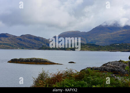 Guardando lungo il loch ailort glenuig al suono del moidart arisaig un861 Fort William highlands scozzesi Foto Stock