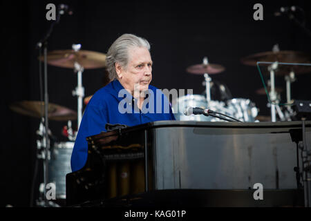 Il musicista americano, il cantante e compositore Brian Wilson esegue l'album i suoni di PET (a causa del suo cinquantesimo anniversario release) a un concerto dal vivo presso il festival della musica spagnola suono primavera 2016 a Barcellona. Brian Wilson è noto come il leader della leggendaria band beach boys. Spagna 02/06 2016. Foto Stock