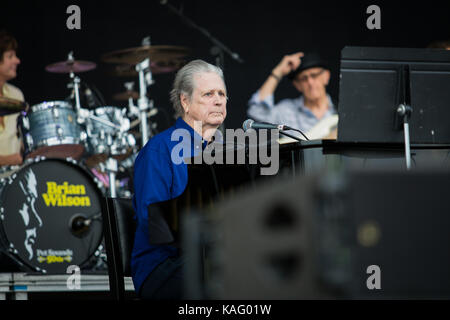 Il musicista americano, il cantante e compositore Brian Wilson esegue l'album i suoni di PET (a causa del suo cinquantesimo anniversario release) a un concerto dal vivo presso il festival della musica spagnola suono primavera 2016 a Barcellona. Brian Wilson è noto come il leader della leggendaria band beach boys. Spagna 02/06 2016. Foto Stock