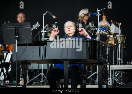 Il musicista americano, il cantante e compositore Brian Wilson esegue l'album i suoni di PET (a causa del suo cinquantesimo anniversario release) a un concerto dal vivo presso il festival della musica spagnola suono primavera 2016 a Barcellona. Brian Wilson è noto come il leader della leggendaria band beach boys. Spagna 02/06 2016. Foto Stock