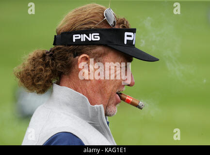 La spagna di Miguel Angel jimenez durante una pratica rotonda davanti al british masters a vicino casa golf club, Newcastle. Foto Stock