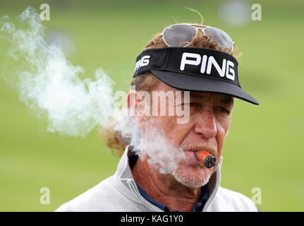 La spagna di Miguel Angel jimenez durante una pratica rotonda davanti davanti al british masters a vicino casa golf club, Newcastle. Foto Stock