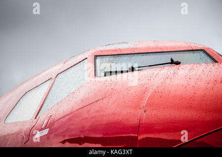 Una vista esterna di un cockpit di un olio Spill Response Boeing 727 aereo jet. Foto Stock