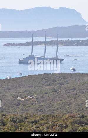 Yacht di lusso a in Sardegna in estate Foto Stock