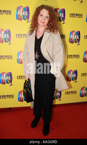 Jennie mcalpine frequentando il premere notte di prendere che musicali della banda a Manchester opera house. Foto Stock