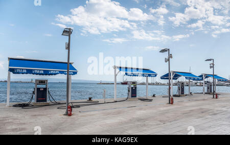 Barca stazione di benzina in Split, Croazia. Foto Stock