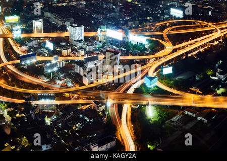 Multi livello di interscambio di stack in Bangkok. vista aerea Foto Stock