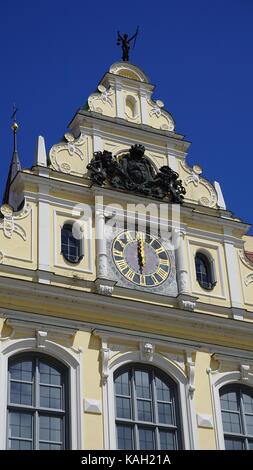 Orologio da edificio del municipio di Ingolstadt, Germania Foto Stock