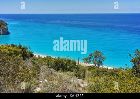 Vista incredibile di acque blu della spiaggia di Milos, LEFKADA, ISOLE IONIE, Grecia Foto Stock