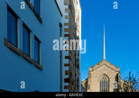 Blackburn Cattedrale (Chiesa Cattedrale di Blackburn Santa Maria la Vergine con San Paolo), la piazza della cattedrale, Blackburn Lancashire, Regno Unito. Foto Stock