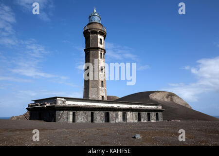 Vecchio faro di ponta dos capelinhos, isola di Faial, Azzorre, Portogallo Foto Stock