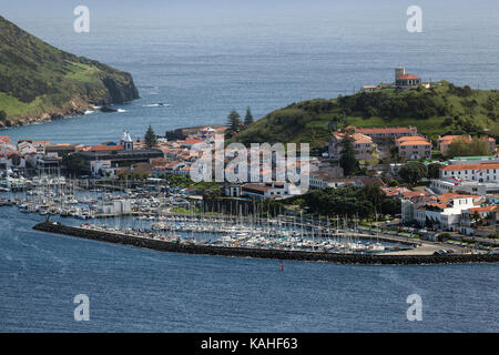 Vista di Horta e la marina, isola di Faial, Azzorre, Portogallo Foto Stock