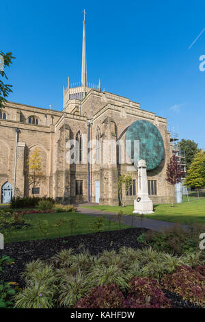 Blackburn Cattedrale (Chiesa Cattedrale di Blackburn Santa Maria la Vergine con San Paolo), la piazza della cattedrale, Blackburn Lancashire, Regno Unito. Foto Stock