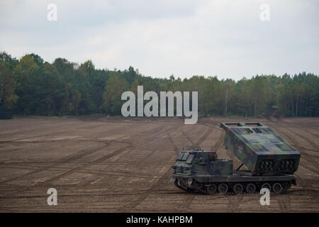 Munster, Germania. Xxv Sep, 2017. Un mars rocket launcher presso il campo di allenamento durante i preparativi per l 'landoperationen 2017' esercitazione militare in Munster, Germania, 25 settembre 2017. Credito: Philipp schulze/dpa/alamy live news Foto Stock