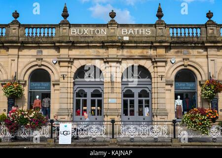 Buxton bagni, ex bagni termali, ora negozi, Buxton, Derbyshire Foto Stock