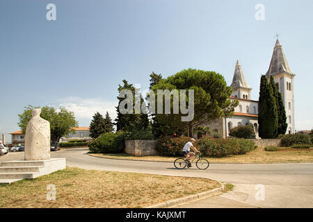 Sant Agnese chiesa cattolica romana, nel resort croato di Medulin Foto Stock