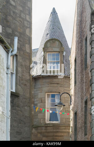 Turrito edificio di pietra a Lerwick città vecchia, isole Shetland, Scotland, Regno Unito Foto Stock