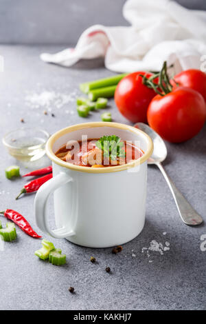 In casa la zuppa di pomodoro Foto Stock