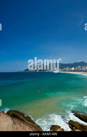 Surfisti a Ipanema beach, rio de janeiro, Brasile, Sud America Foto Stock