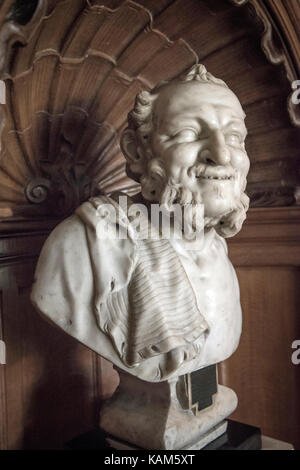 Scultura di 'L'Philospher' a casa Quex, Kent, Regno Unito Foto Stock