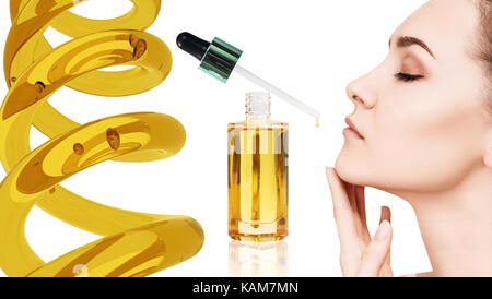 Olio cosmetico applicando sulla faccia della giovane donna. Foto Stock