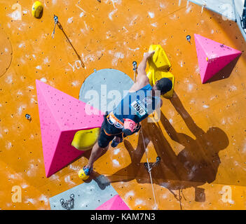 Kai Lightner degli Stati Uniti sale nelle semifinali di testa alla Coppa del mondo Internazionale di Sport Climbing (IFSC) 2017 all'Edinburgh Internat Foto Stock