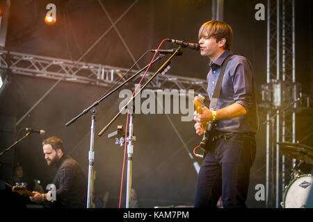 La American alternative rock band Death Cab For Cutie esegue un concerto dal vivo presso il norvegese music festival Bergenfest 2015 a Bergen. Qui il cantante e musicista Ben Gibbard è raffigurato dal vivo sul palco. Norvegia, 14/06 2015. Foto Stock