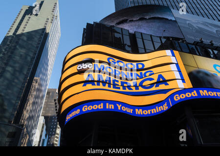 Giro In Giro Moving Billboard presso ABC TV Network News Studios a Times Square, New York, Stati Uniti Foto Stock