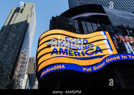 Giro In Giro Moving Billboard presso ABC TV Network News Studios a Times Square, New York, Stati Uniti Foto Stock