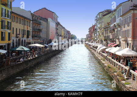 Il fiume dei Navigli e mercato, Milano, Italia Foto Stock
