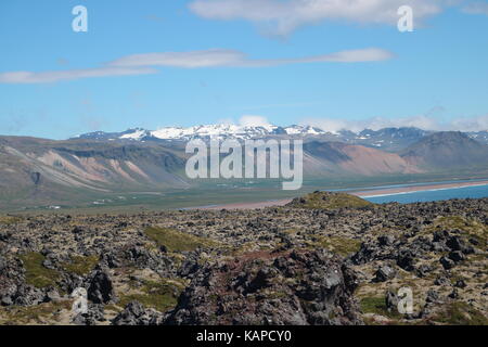 Lava e montagna innevata Islanda Foto Stock