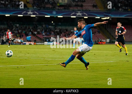 Napoli, Italia. 26 Sep, 2017. Napoli - Italia 26/09/2017 dries mertens di s.s.c. napoli durante la UEFA Champions League match tra s.s.c. napoli e feyenoord allo stadio san paolo di Napoli. Credito: emanuele sessa/Pacific press/alamy live news Foto Stock