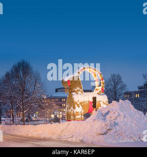 Natale Yule Capra di notte, Gavle (Gävle), Svezia. La Scandinavia. Foto Stock