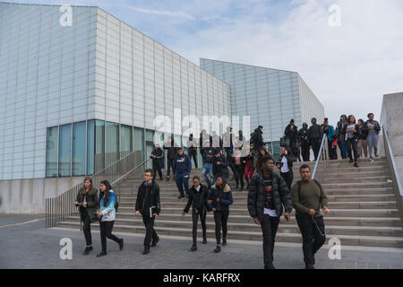 Studenti al Turner Contemporary, Margate, Kent. Settembre 2017 PHILLIP ROBERTS Foto Stock