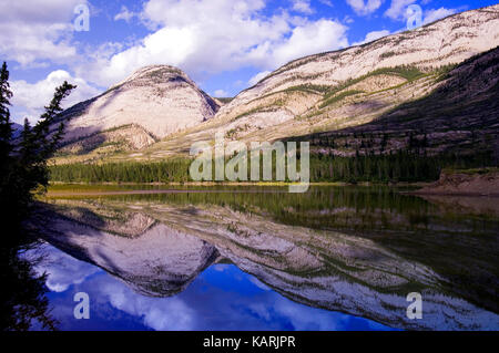 Piccola soluzione salina nel parco nazionale di Jasper, piccolo lago nel parco nazionale di Jasper Foto Stock