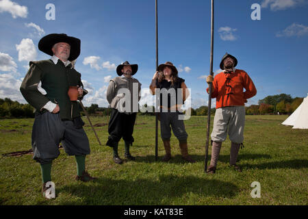 Guerra civile inglese musketeer pikemen e re-enactors (da sinistra), Sean Murray, Adrian salisbury-SMITH, Christopher Johnson e simon cugini. Foto Stock