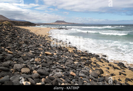 Paesaggi costieri Beach sulla costa ovest della Graciosa island, Lanzarote, Isole Canarie, Spagna Foto Stock