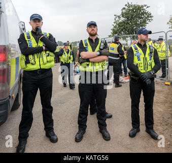 Kirby Misperton, UK. Il 27 settembre, 2017. Una grande presenza della polizia in Terza energia fracking del sito di Kirby Misperton Credito: Richard Burdon/Alamy Live News Foto Stock