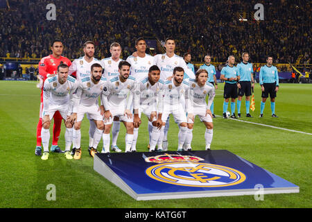 Team group liune-up durante il match 2, tra il Borussia Dortmund vs real madrid al Signal Iduna Park Stadium di Dortmund in Germania, Settembre 26, 2017 . credito: gtres información más comuniación sulla linea, s.l./alamy live news Foto Stock