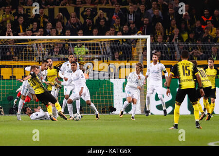 Massimiliano philipp (20) Borussia Dortmund 09's player. durante il match 2, tra il Borussia Dortmund vs real madrid al Signal Iduna Park Stadium di Dortmund in Germania, Settembre 26, 2017 . credito: gtres información más comuniación sulla linea, s.l./alamy live news Foto Stock