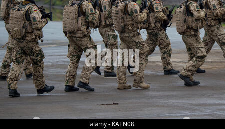 Munster, Germania. Xxv Sep, 2017. bundeswehr soldati durante i preparativi per l 'landoperationen 2017' esercitazione militare in Munster, Germania, 25 settembre 2017. Credito: Philipp schulze/dpa/alamy live news Foto Stock