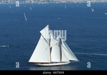 Cannes. 27 settembre, 2017. Le regates royales in Costa Azzurra è un incontro dei migliori iconico yacht del Mediterraneo. Credito: southmind/alamy live news Foto Stock