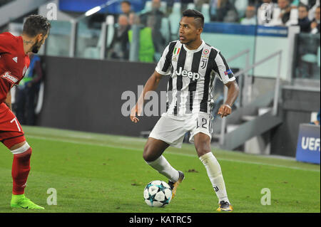 Torino, Italia. 27Sep, 2017. alex sandro (Juventus fc) durante la UEFA Champions League football match tra Juventus e olympiacos a allianz Stadium il 27 settembre 2017 a Torino, Italia. Credito: Fabio petrosino/alamy live news Foto Stock