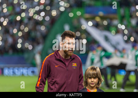 Lisbona, Portogallo. 27Sep, 2017. barcelona di avanti da argentina lionel messi (10) durante il gioco del 2° round della UEFA Champions League gruppo d, sporting cp v fc barcelona © Alexandre de Sousa/alamy live news Foto Stock