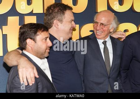 New york, ny, Stati Uniti d'America. 27Sep, 2017. jeff schaffer, Jeff garlin, Larry David presso gli arrivi per hbo di frenare il vostro entusiasmo nona stagione premiere, la scuola di arti visive (SVA) Theatre di new york, ny settembre 27, 2017. Credito: Jason Smith/everett raccolta/alamy live news Foto Stock