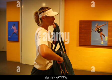 Pechino, Cina. 28 settembre 2017. (SOLO PER USO EDITORIALE. CHINA OUT). La tennista professionistica russo-americana Maria Sharapova arriva a Pechino e pratica per il China Open 2017, 28 settembre 2017. Crediti: SIPA Asia/ZUMA Wire/Alamy Live News Foto Stock