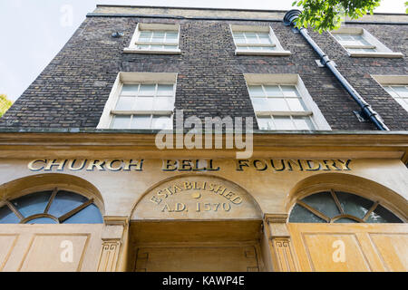 La Whitechapel Bell Foundry, nell'East End di Londra, ora purtroppo chiusa, era la più famosa fonderia di campane del mondo e i creatori del Big ben e della Liberty Bell. Foto Stock